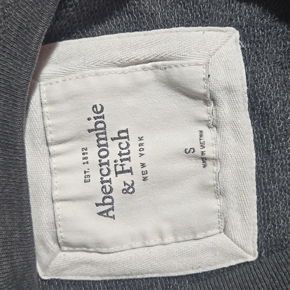 Small Abercrombie & Fitch Gray Sweater with Gold and Silver Sparkly Hearts Y2k - Picture 3 of 5